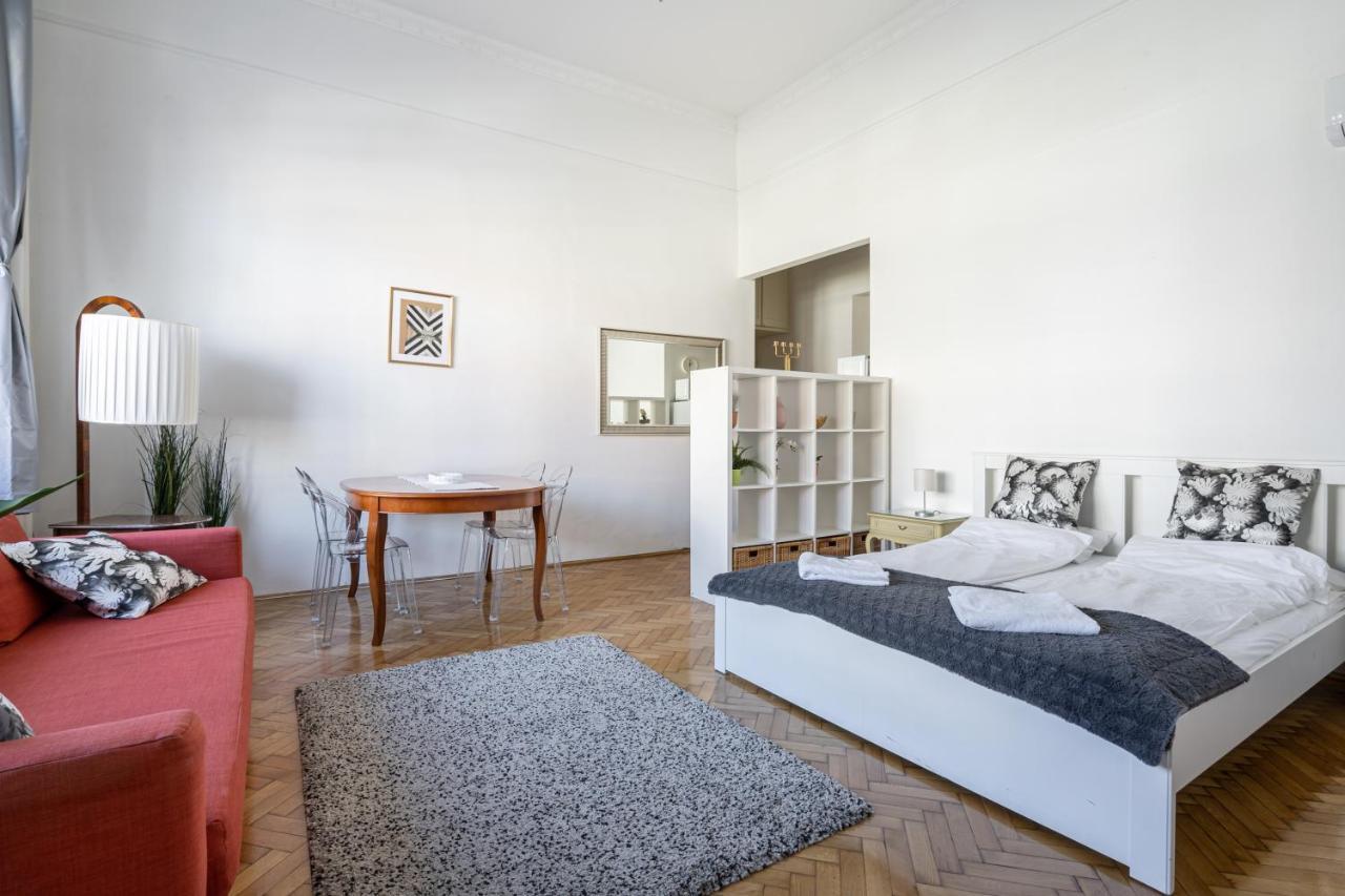 Vulcan Studio Near Danube Budapest Exteriör bild