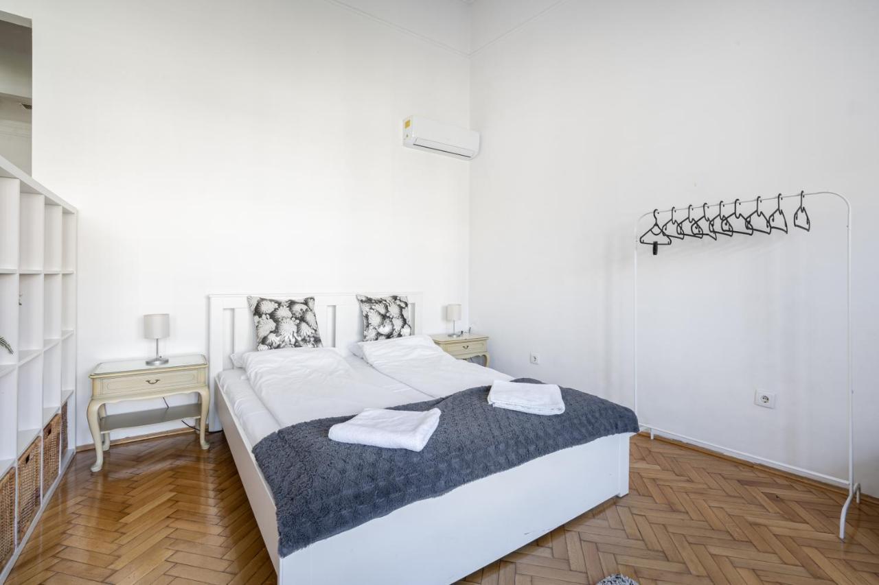 Vulcan Studio Near Danube Budapest Exteriör bild